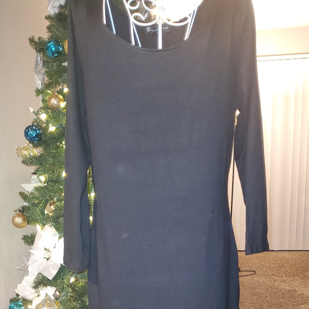 Versatile long sleeve black maxi dress